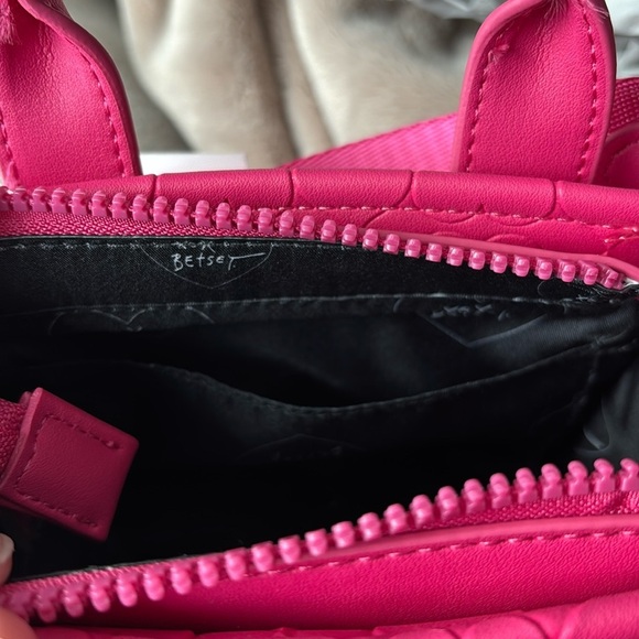 Rare Betsey Johnson Heart Fushia Pink XORAINQ Mini Tote/CrossBody Bag Valentine - Picture 6 of 13